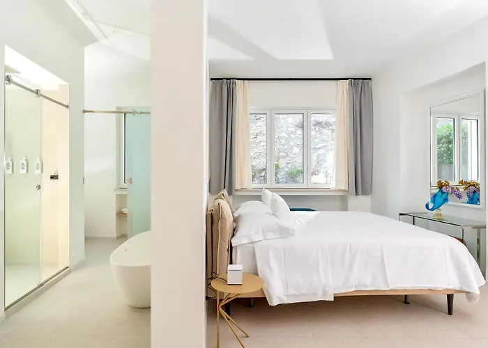 Le Donne Di - Charming In Capri